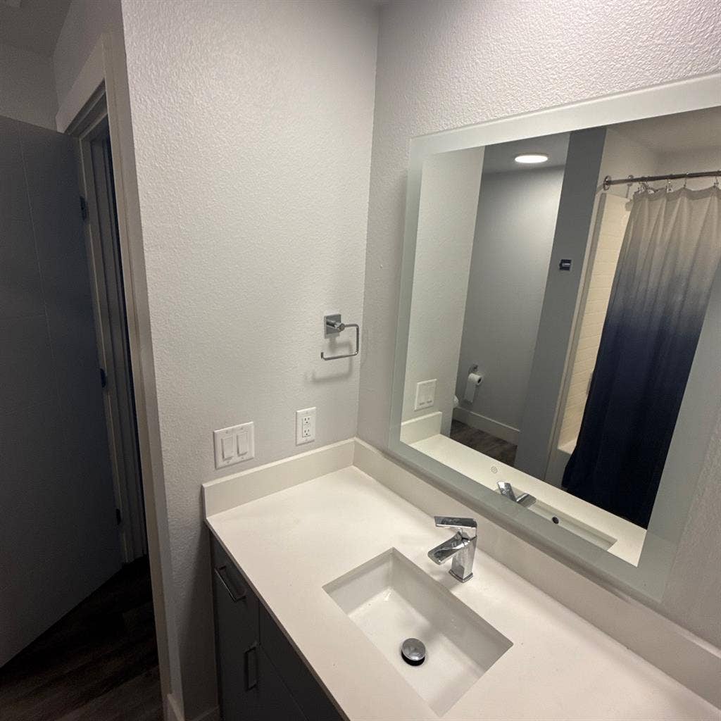 Immd. Room at 2 bd 2 ba!