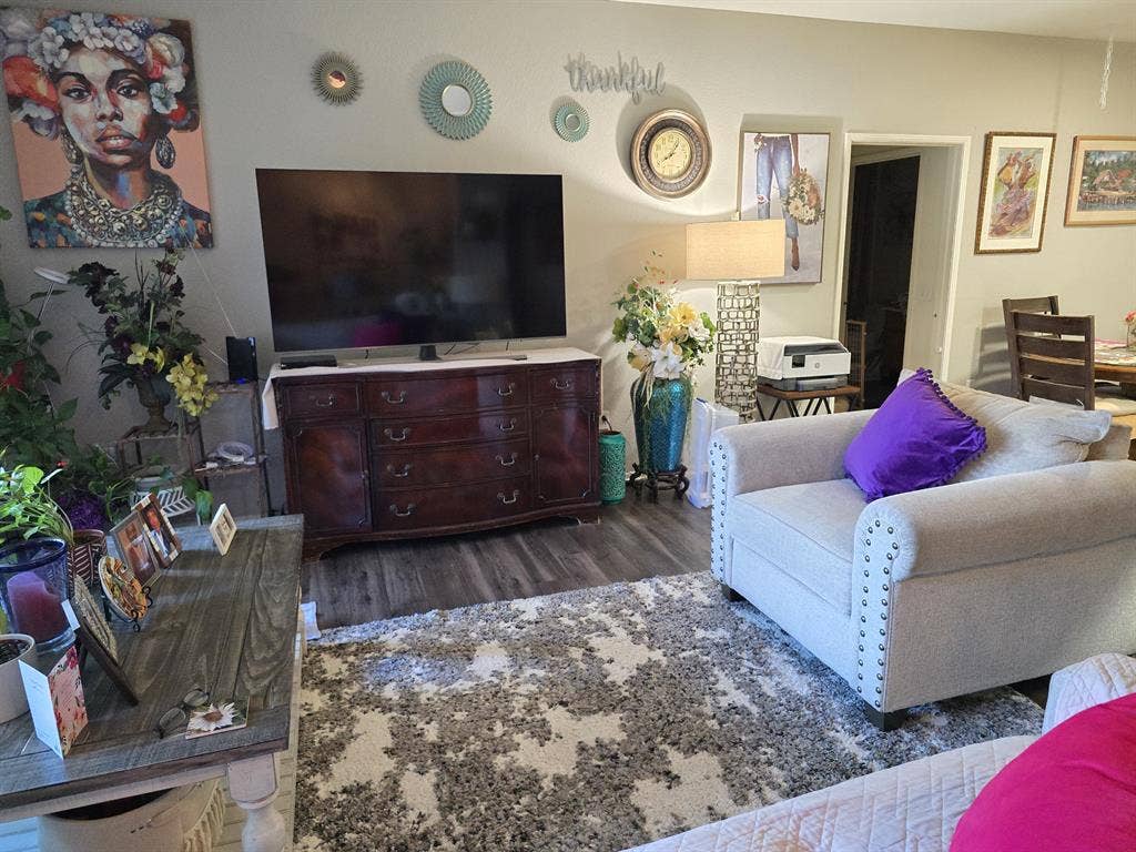 Furnished One Bedroom W/Bathroom
