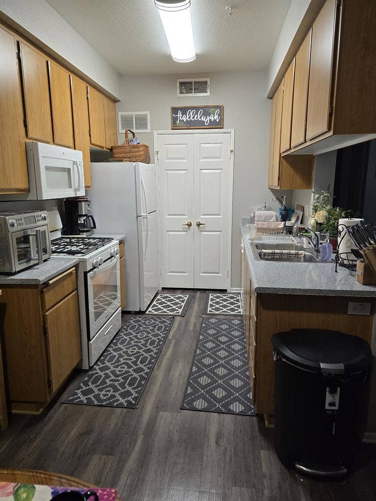 Furnished One Bedroom W/Bathroom