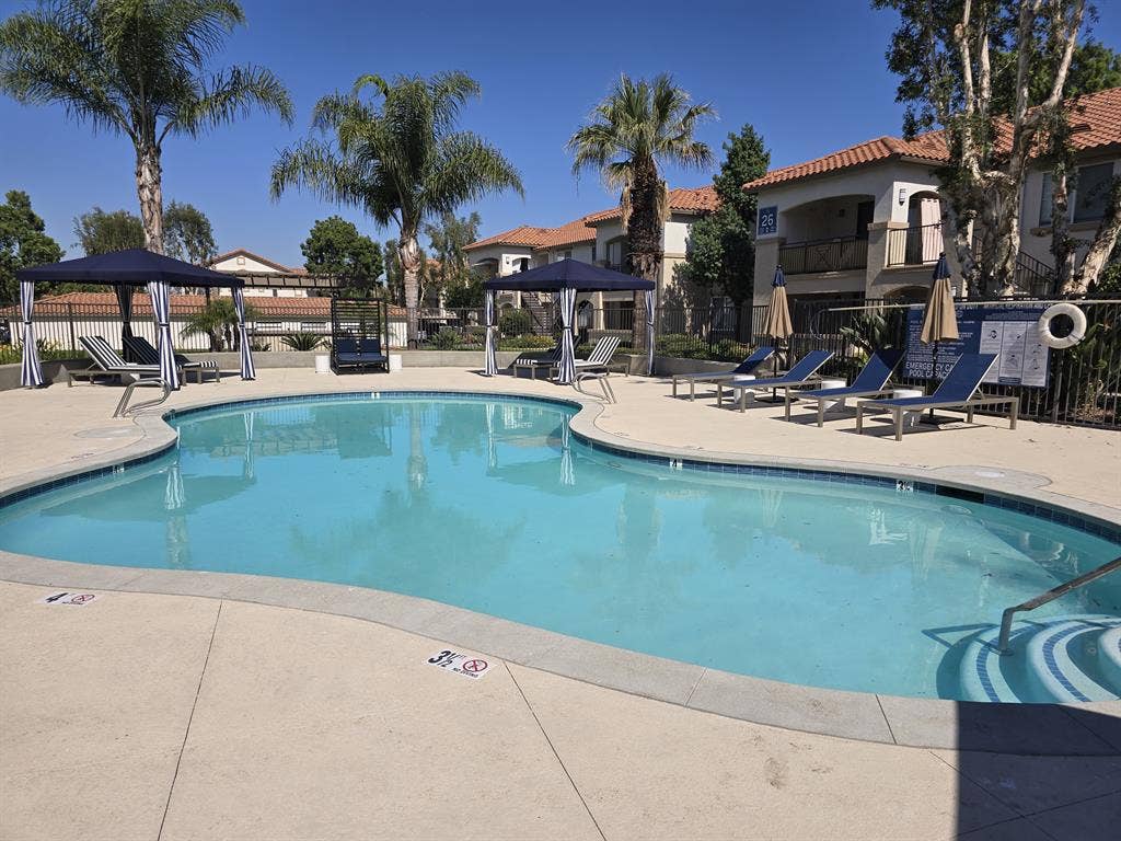 Furnished One Bedroom W/Bathroom