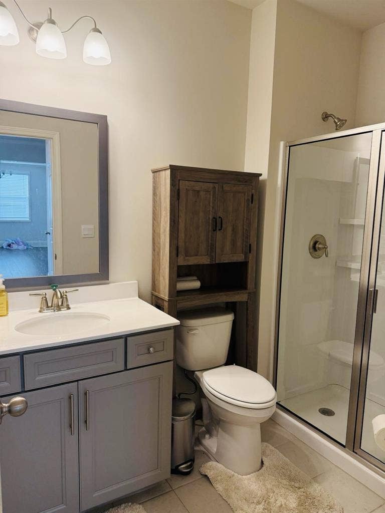 Spacious Private Room and Bathroom