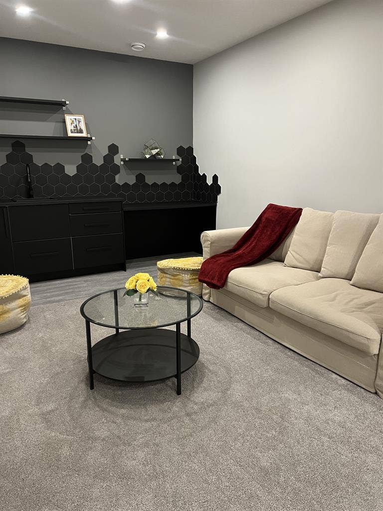 Live in Mahogany (basement suite)