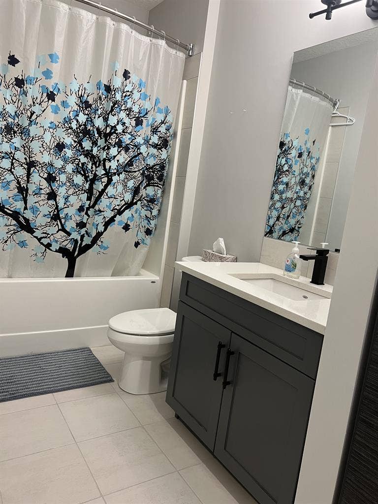 Live in Mahogany (basement suite)