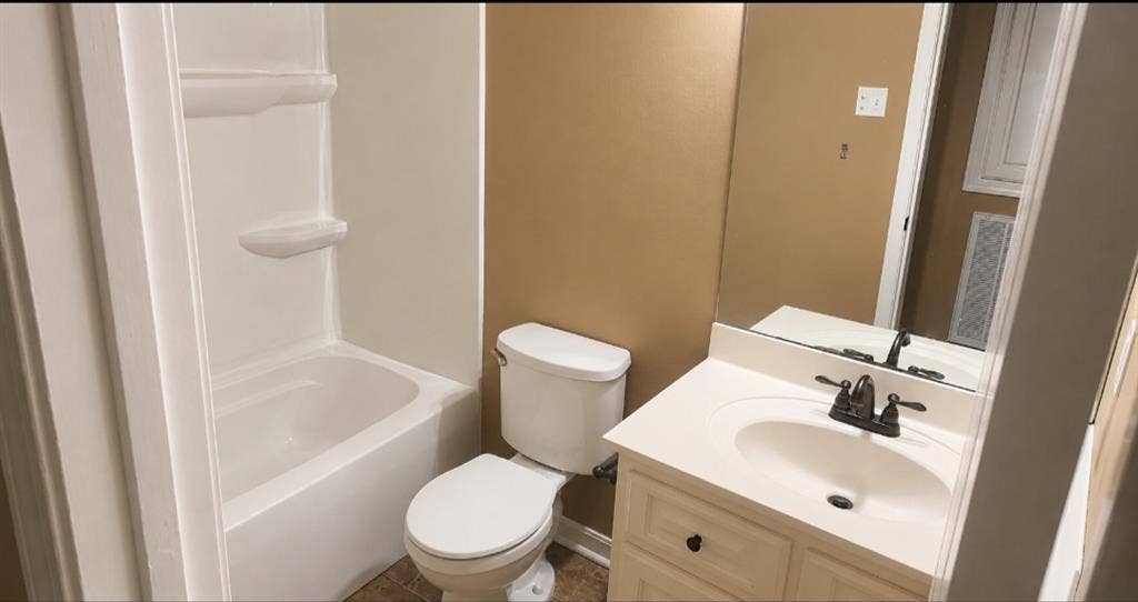1 Bedroom/Bathroom (Aug 15th) Ava