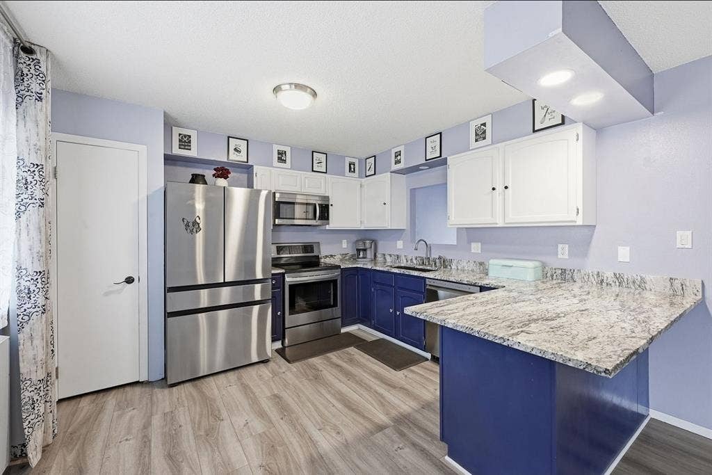 Looking for roommates. Pets welcome