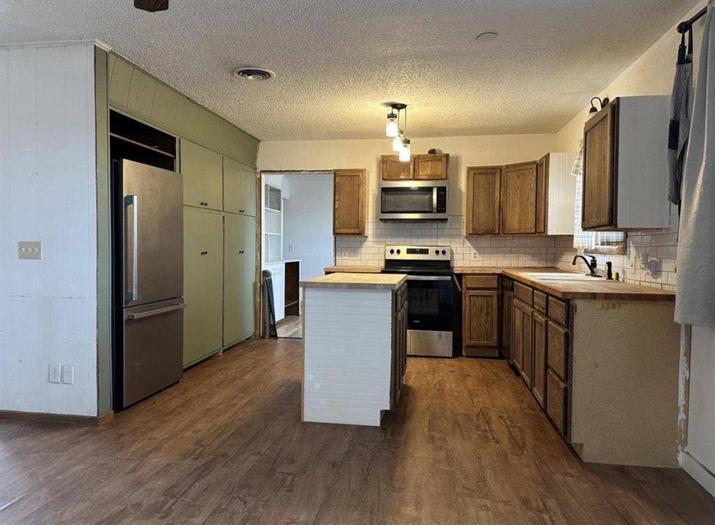 Country Home 3 Rooms Available