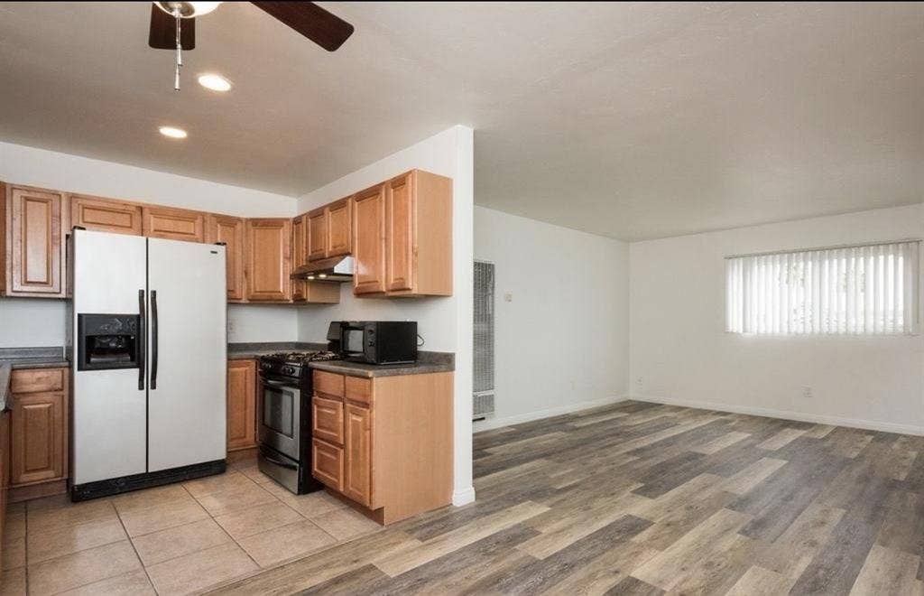 Looking for a Roomie June 1st!!!:)