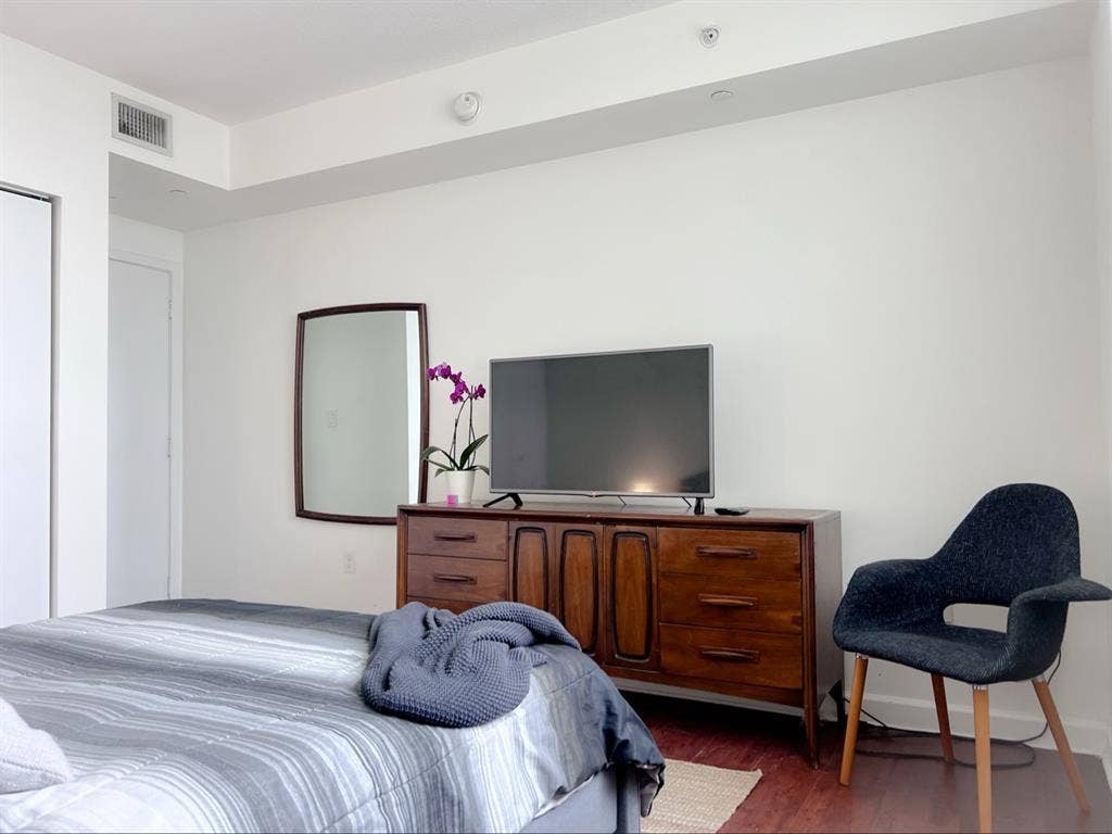 Room w/private bath Downtown Miamii