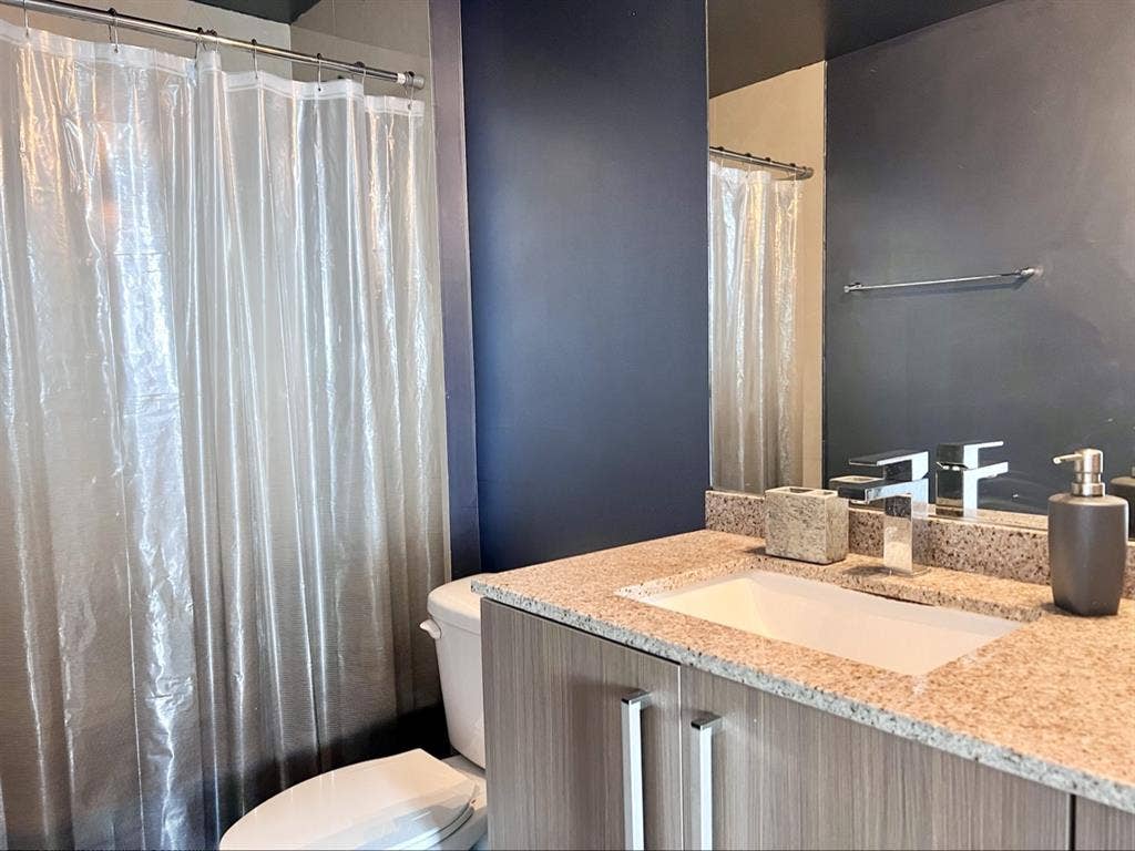 Room w/private bath Downtown Miamii