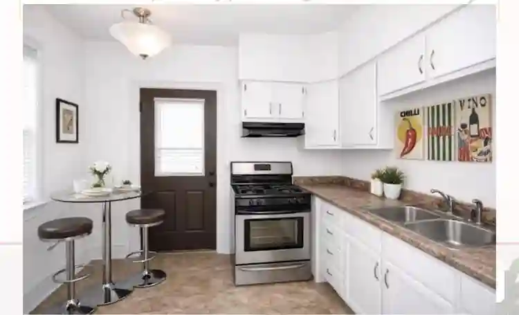 3 rooms available owner occupied