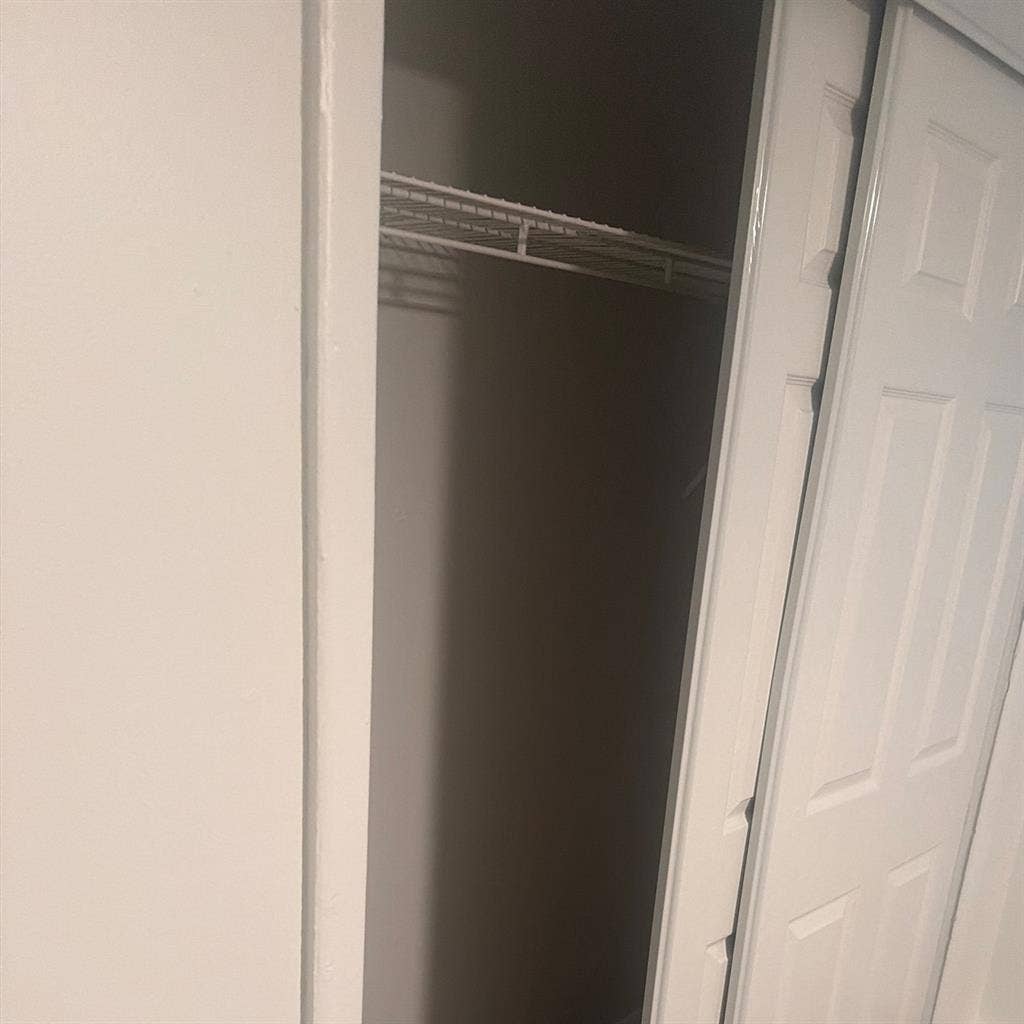 Looking for a Roomate