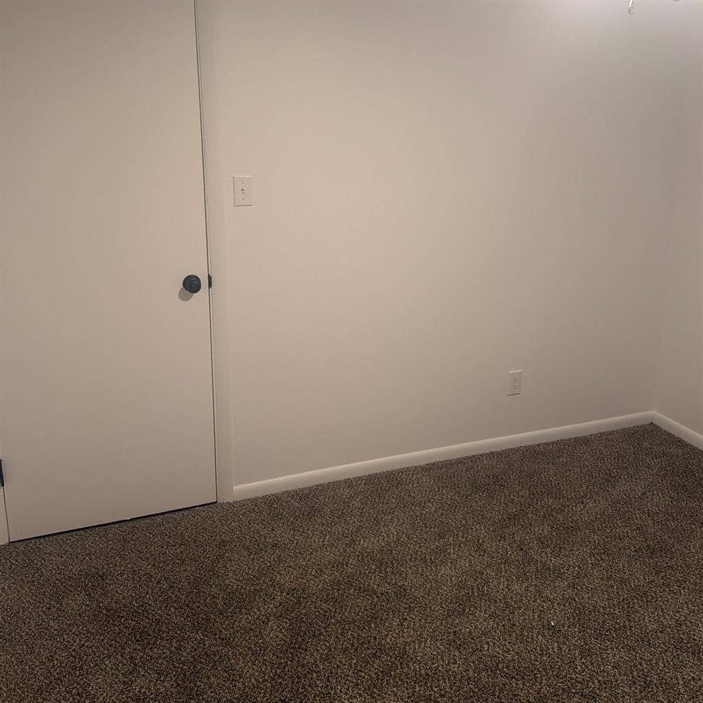 Looking for a Roomate