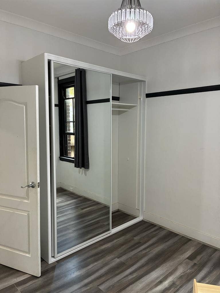 Private room available in Rose Bay