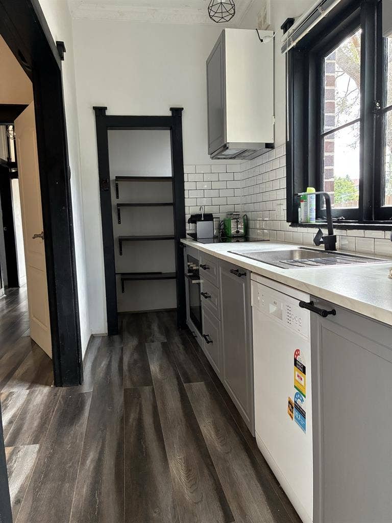Private room available in Rose Bay
