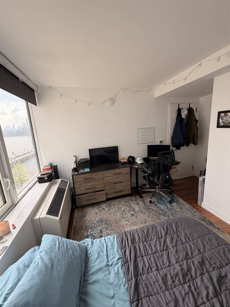 Private Room in Luxury Buildingg