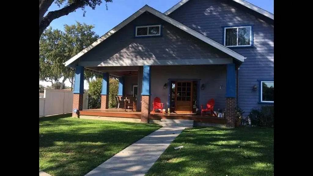 2 BED/1.5 BATH FRONT HOUSE