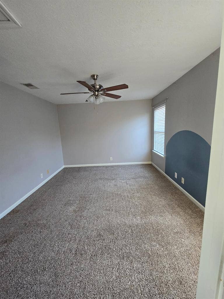 2 bed 3 bath Townhouse For Rent
