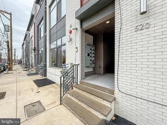 large 2 bed / 2 bath near Temple 