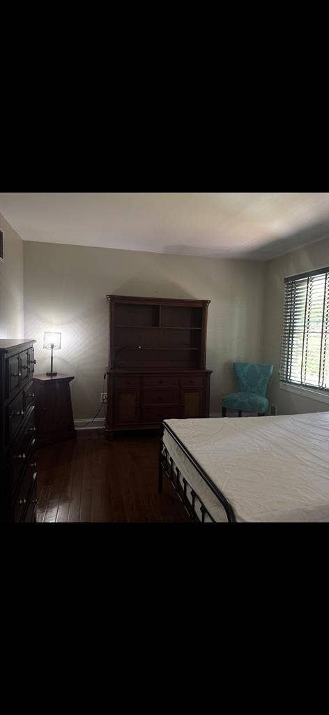 Large room in freehold township
