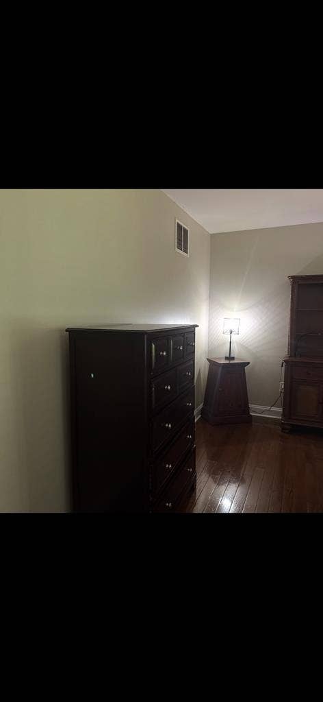 Large room in freehold township