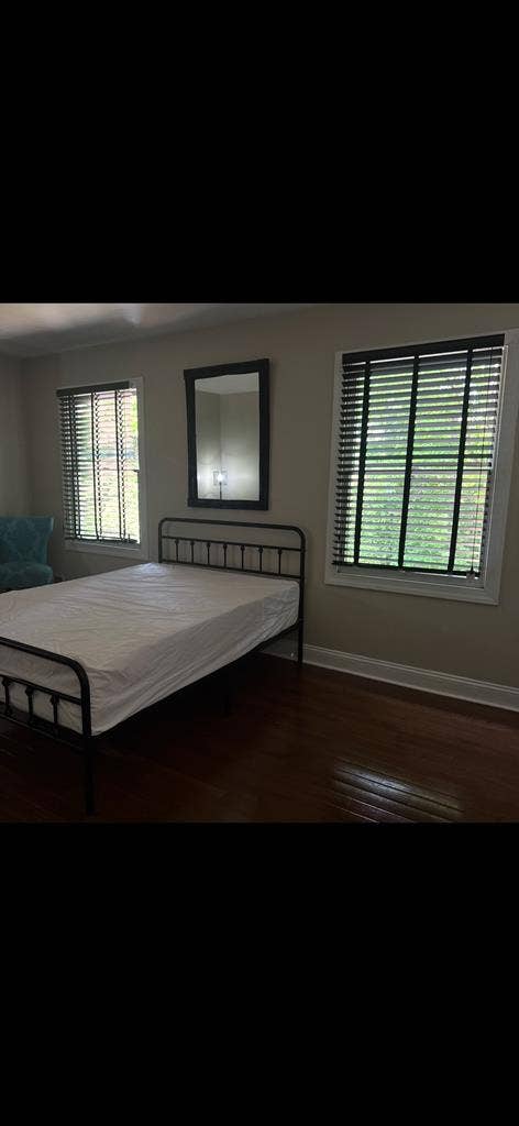 Large room in freehold township
