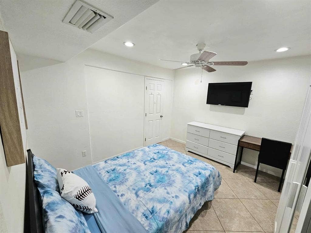 Private room for Rent