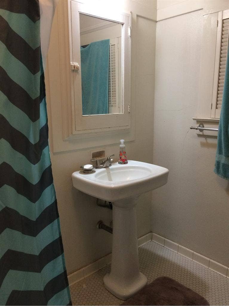 Spare room available in Madera.