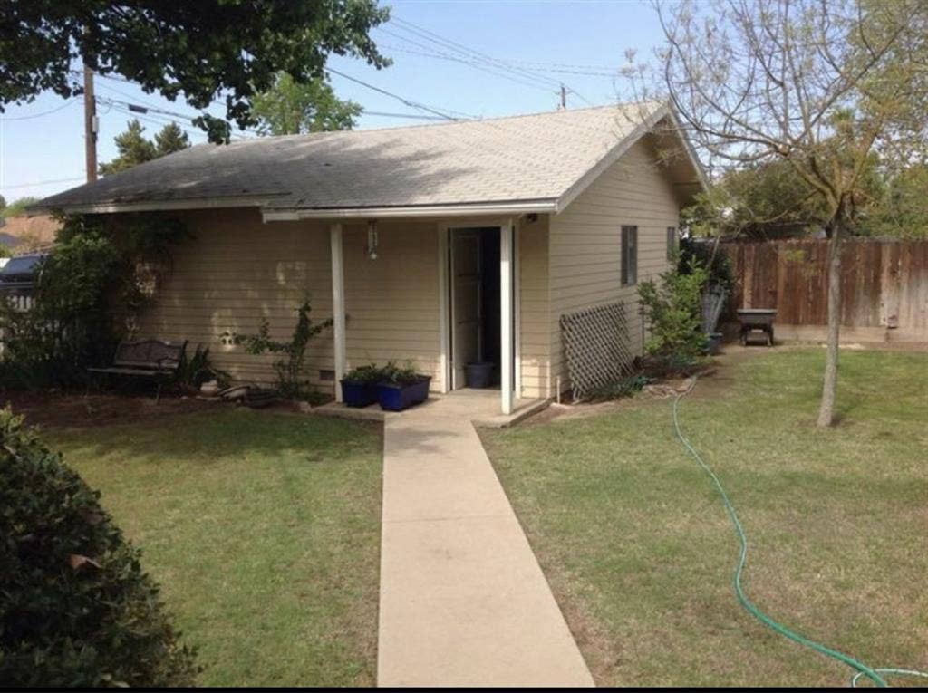 Spare room available in Madera.
