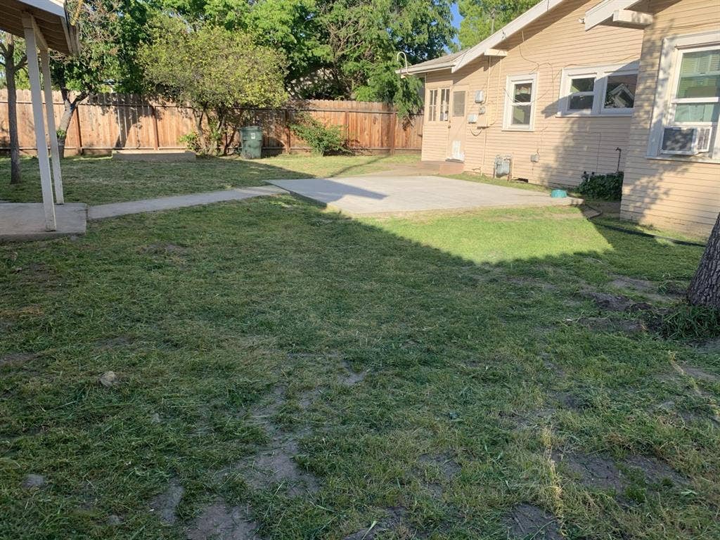 Spare room available in Madera.