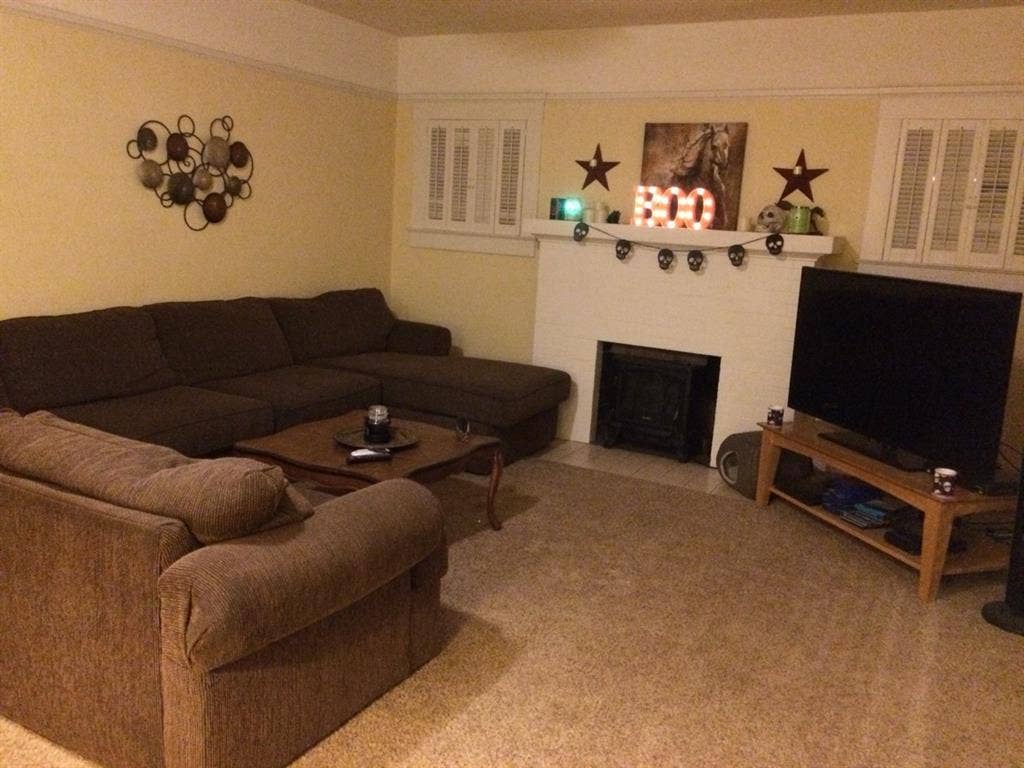 Spare room available in Madera.