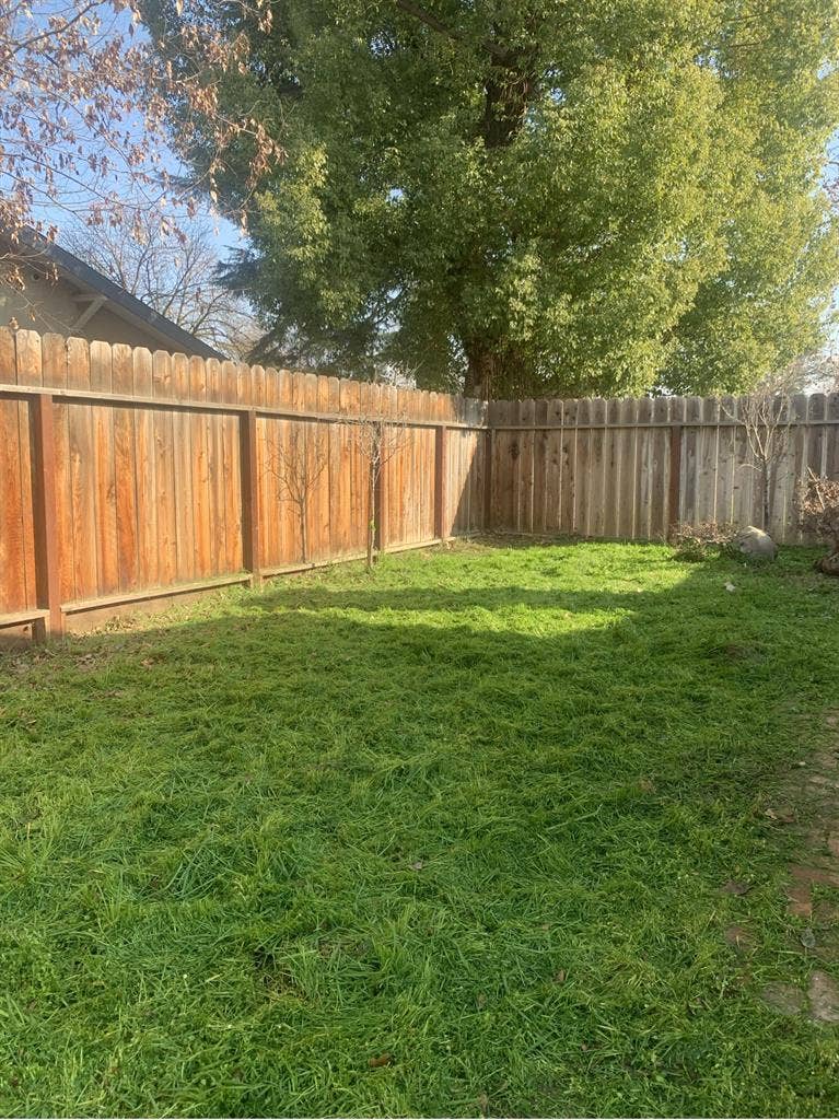 Spare room available in Madera.