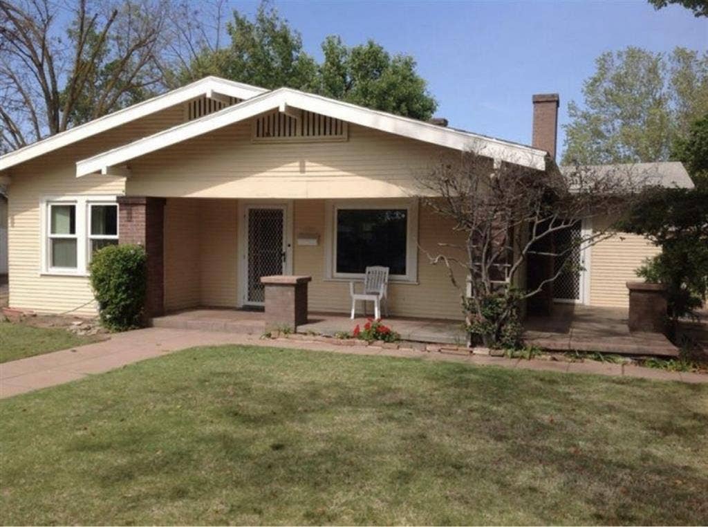 Spare room available in Madera.