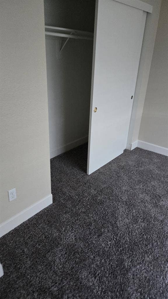 Looking for roommate