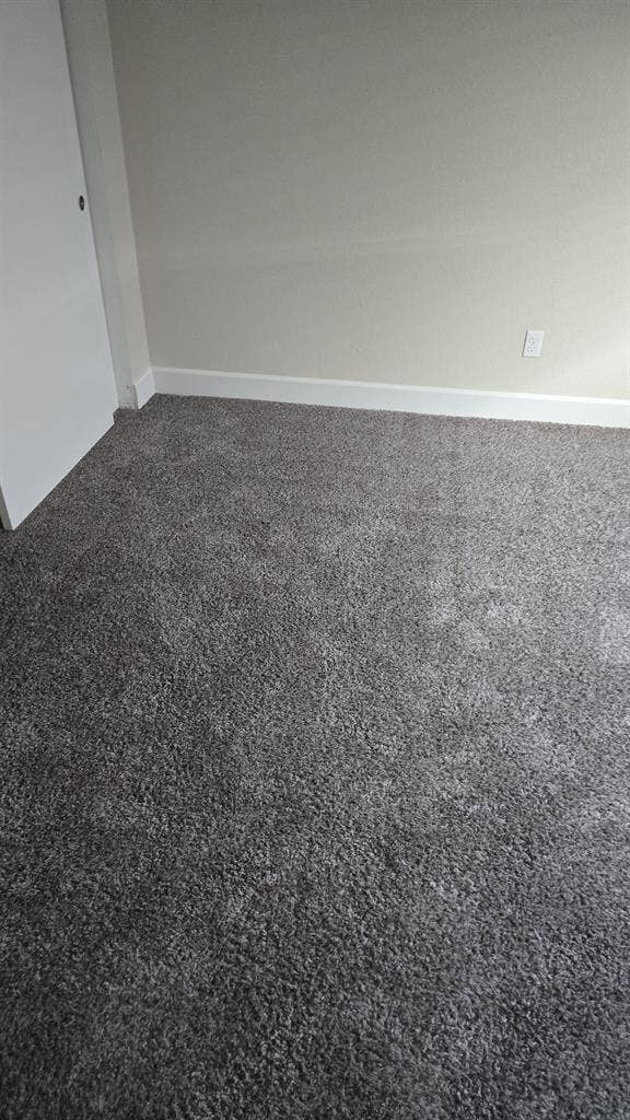 Looking for roommate