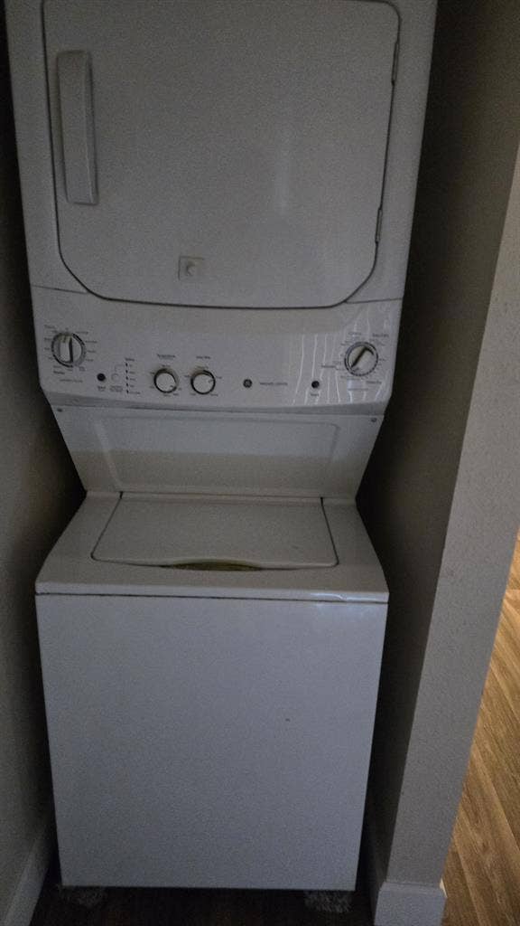 Looking for roommate