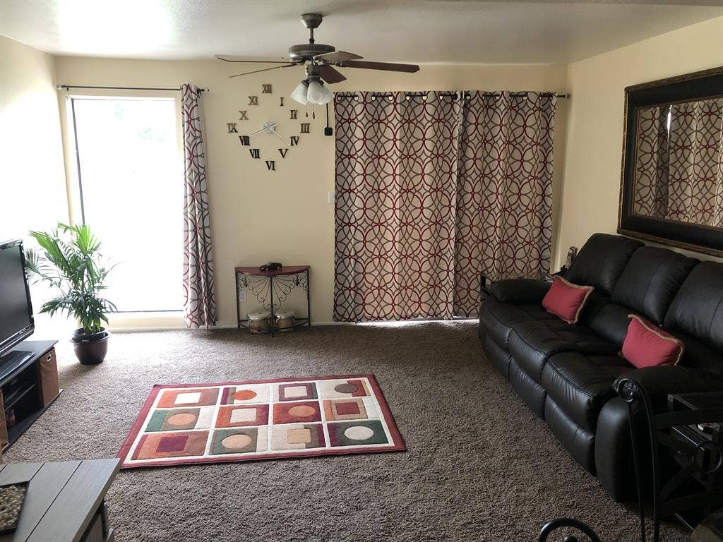 Private Bdrm/Bathrm Quiet Townhouse
