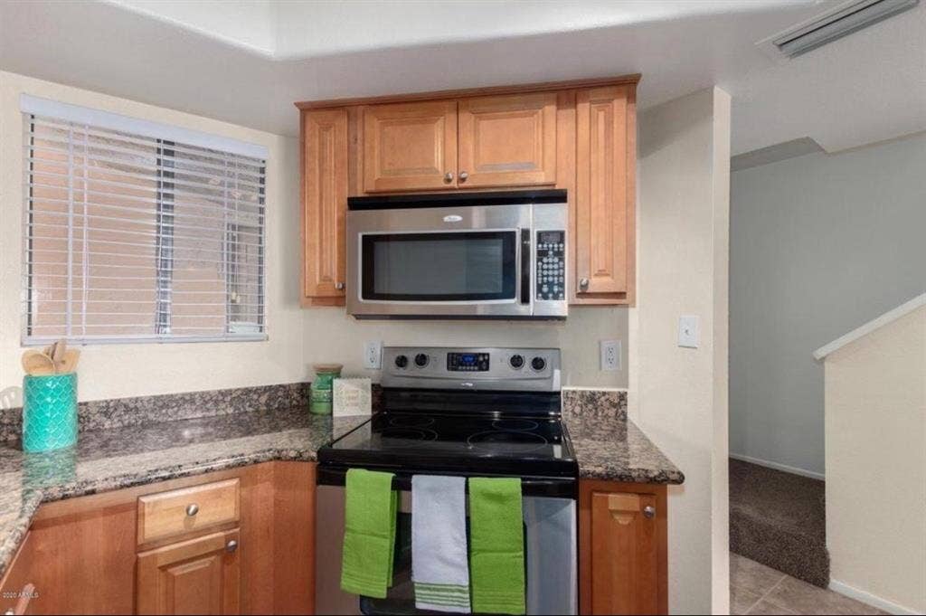 Private Bdrm/Bathrm Quiet Townhouse