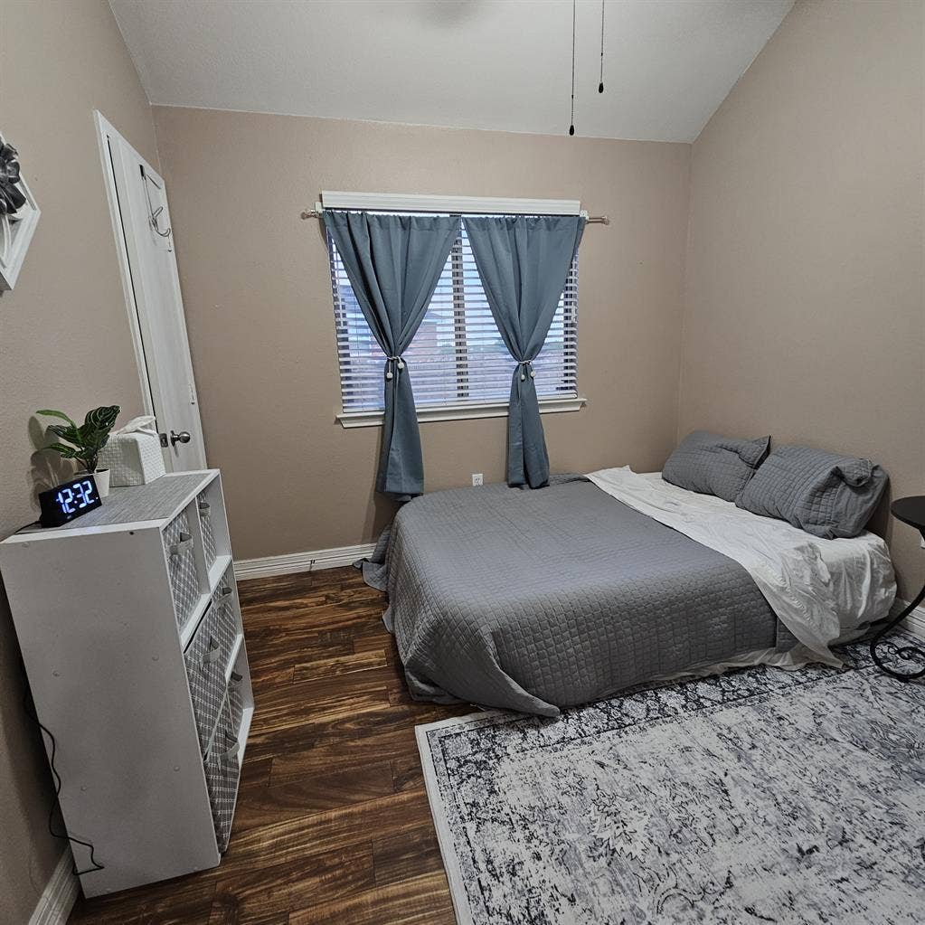 ROOMS AVAILABLE- WEST TEMPLE