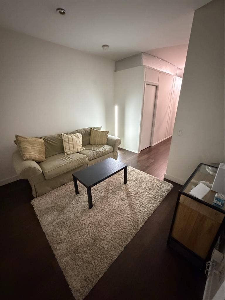 Room Available - 95 Wall St, NY