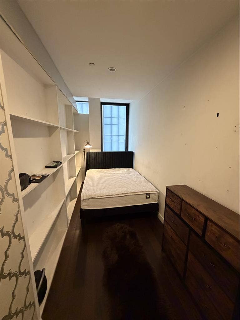 Room Available - 95 Wall St, NY