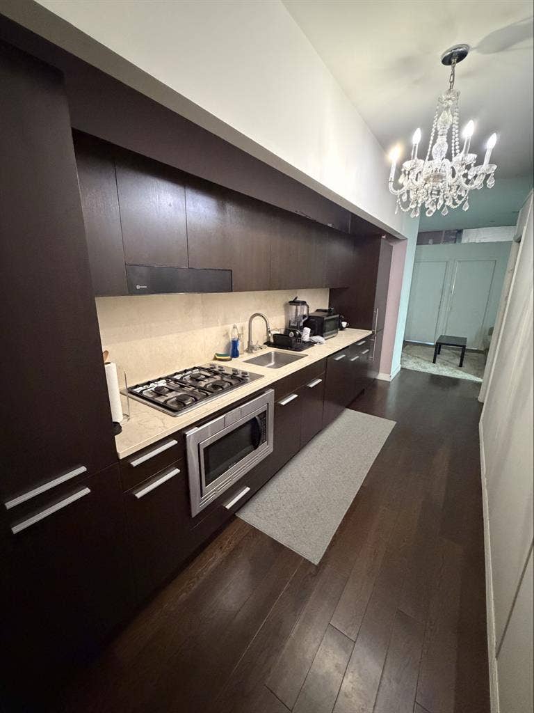 Room Available - 95 Wall St, NY