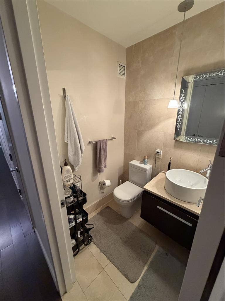 Room Available - 95 Wall St, NY