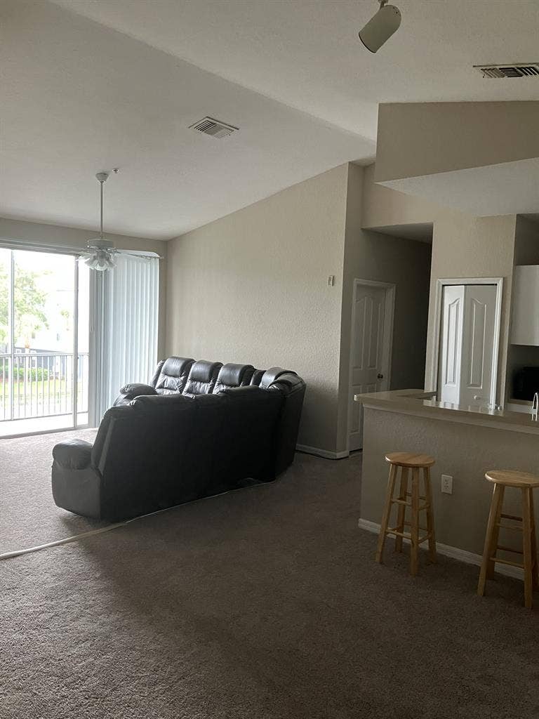 Private Room, Shared Bathroom