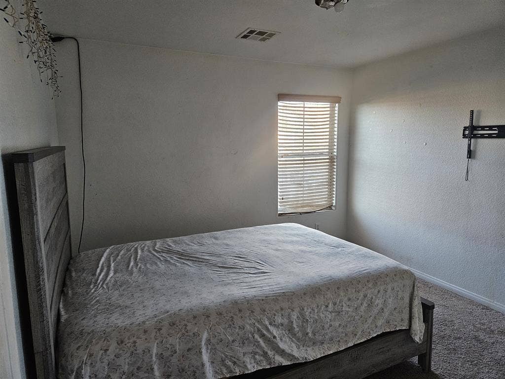 Looking for 1 to 2 roommates