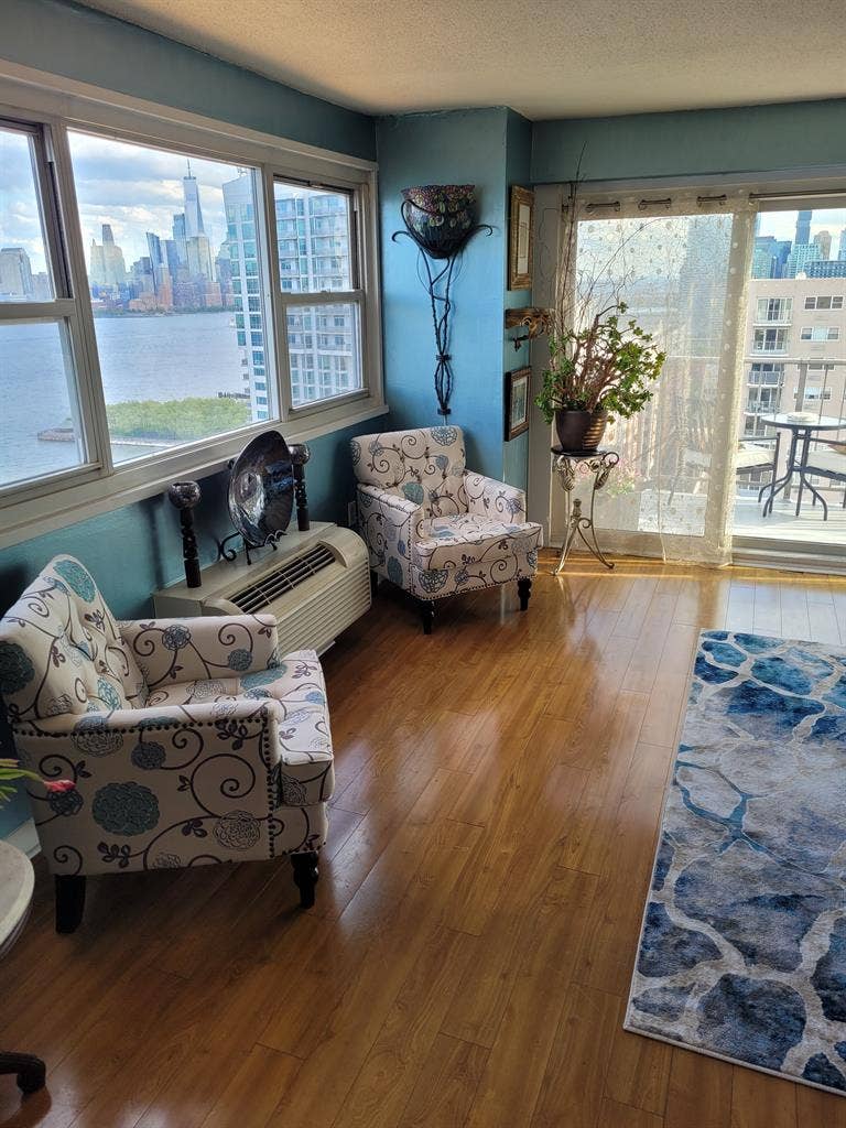 Roommate wanted in Hoboken NJ