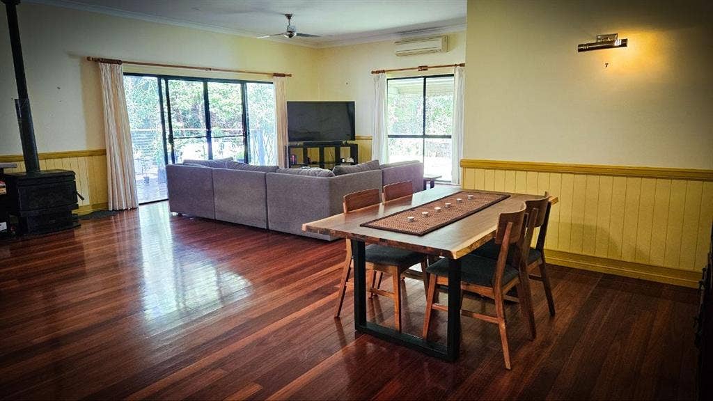 Looking for female housemate