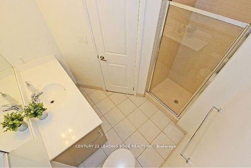 Looking for roommate