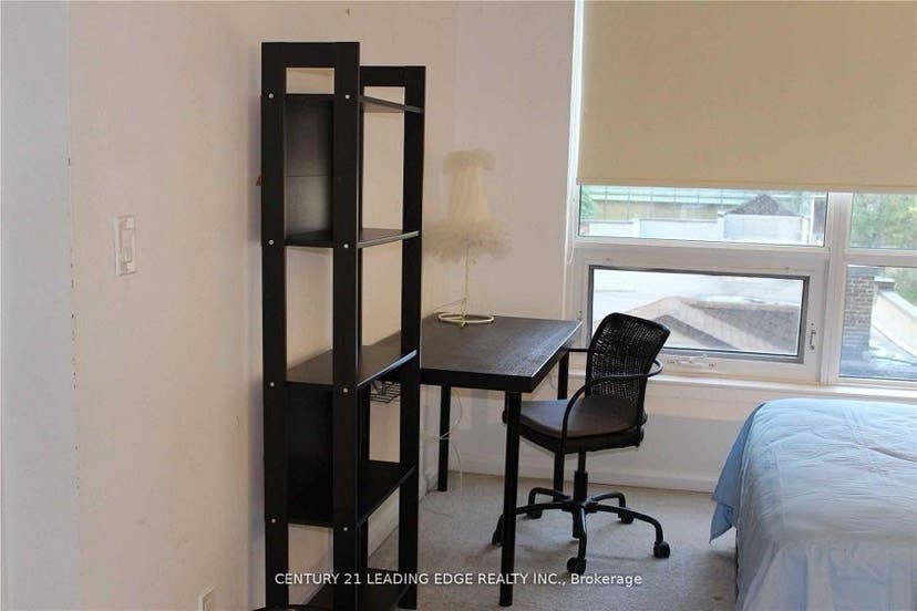 Looking for roommate