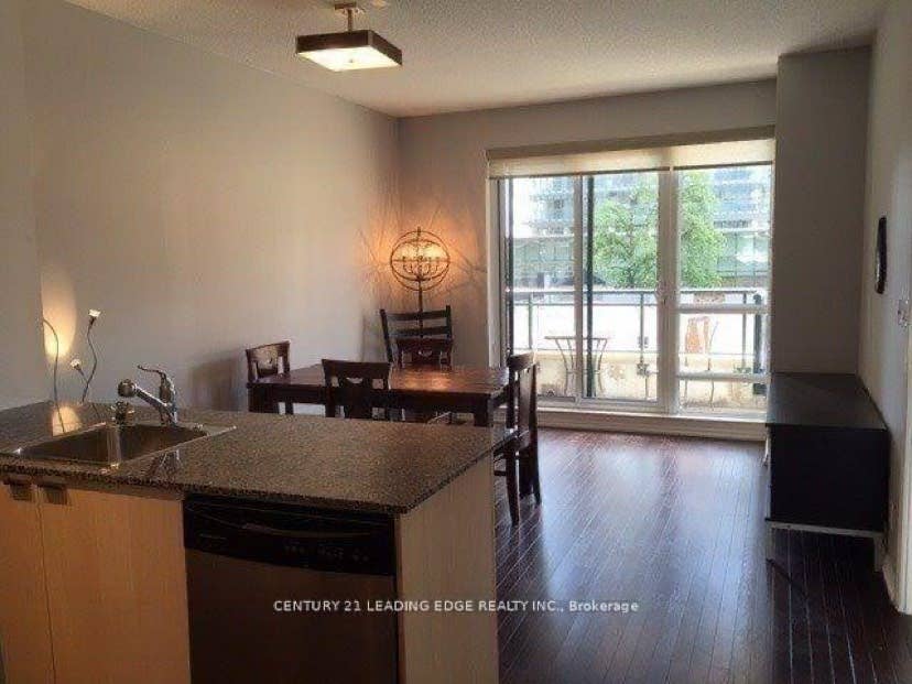Looking for roommate
