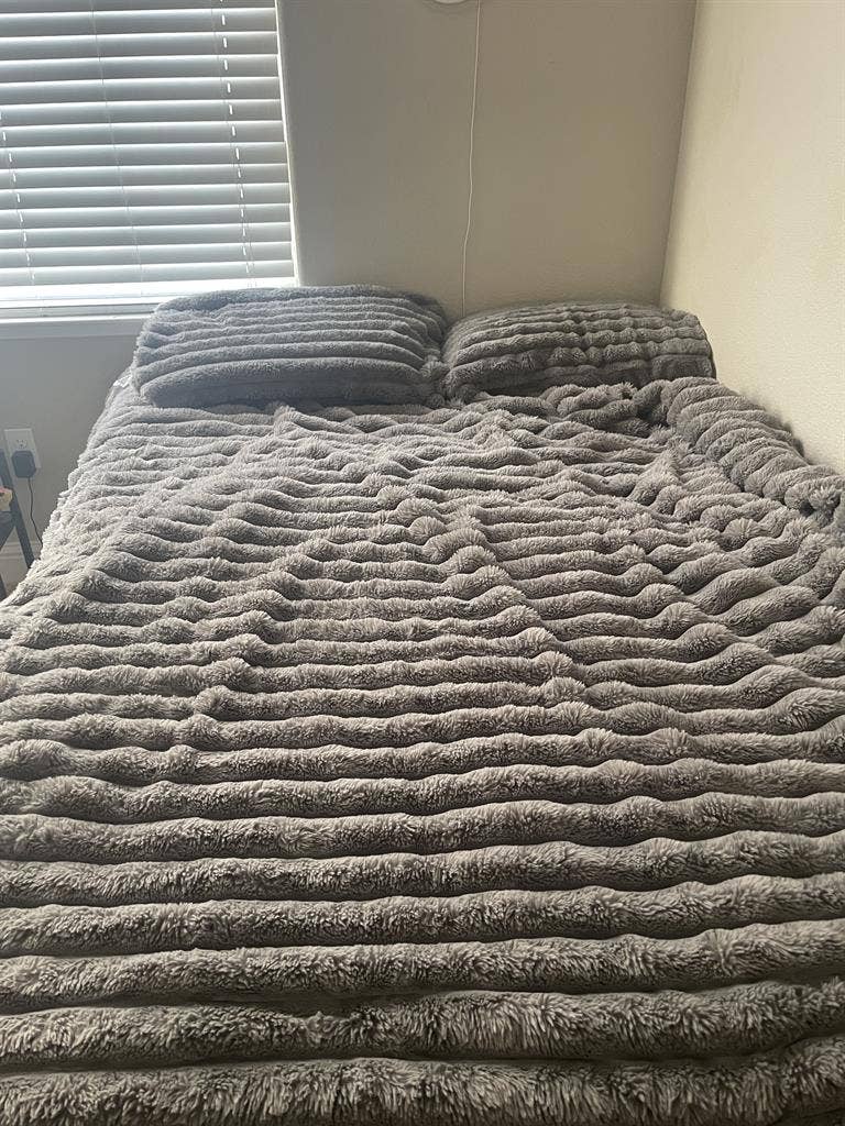 1 bedroom. Private bath wifi